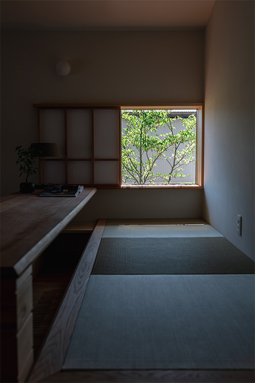 畳と小窓からの景色が心地よい掘り座卓カウンター