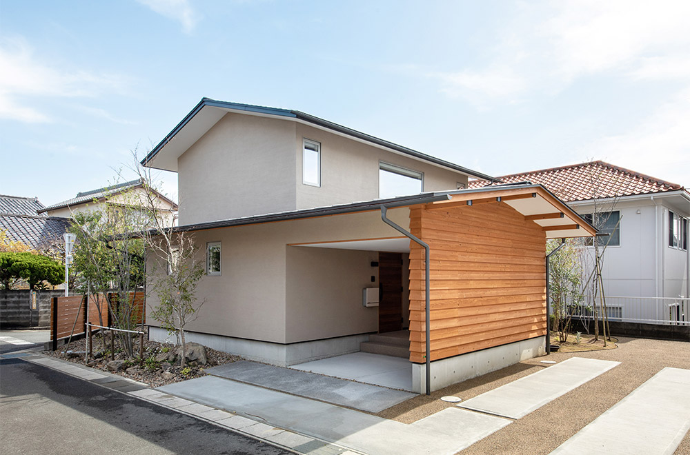 住宅街の中でも日当たりをしっかりと確保する住宅設計